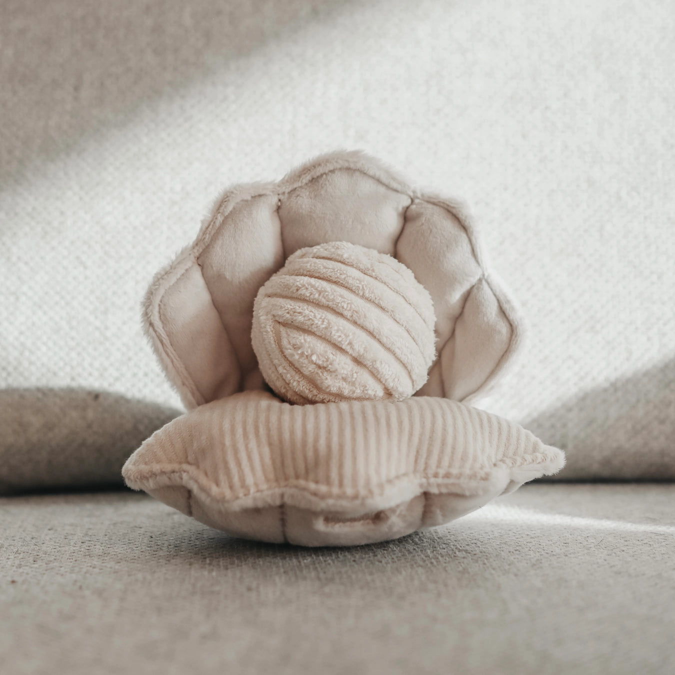 Lambwolf Collective Oyster Pop Enrichment Toy
