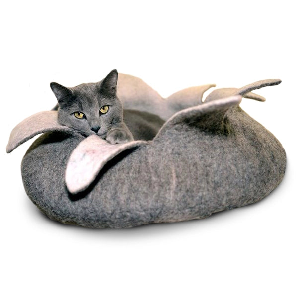 Karma Cat Natural Petal Wool Pet Basket